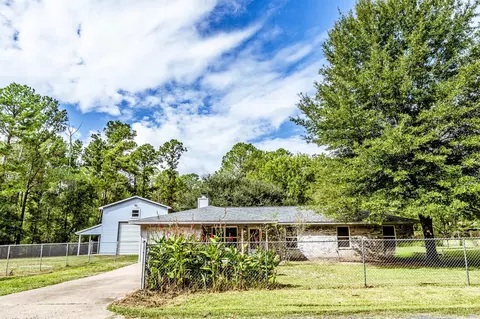 18 Main St, Huntsville, TX 77340