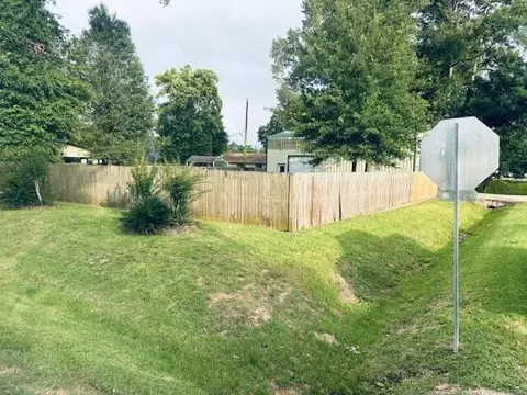 802 Fall Creek Dr, Huffman, TX 77336