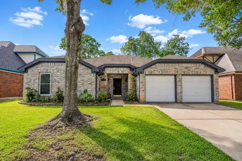 4739 Backenberry Dr, Friendswood, TX 77546