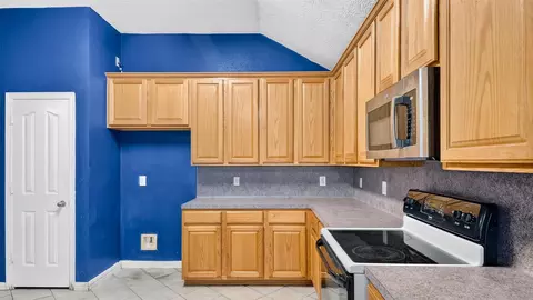 Kitchen - 24019 Surreygate Dr, Spring, TX 77373 photo 2 of 2