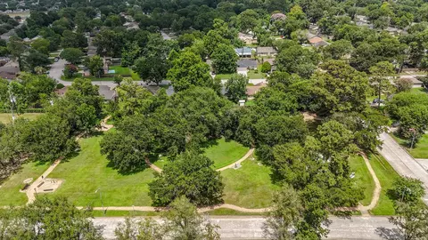 View/Area - 24019 Surreygate Dr, Spring, TX 77373 photo 9 of 10