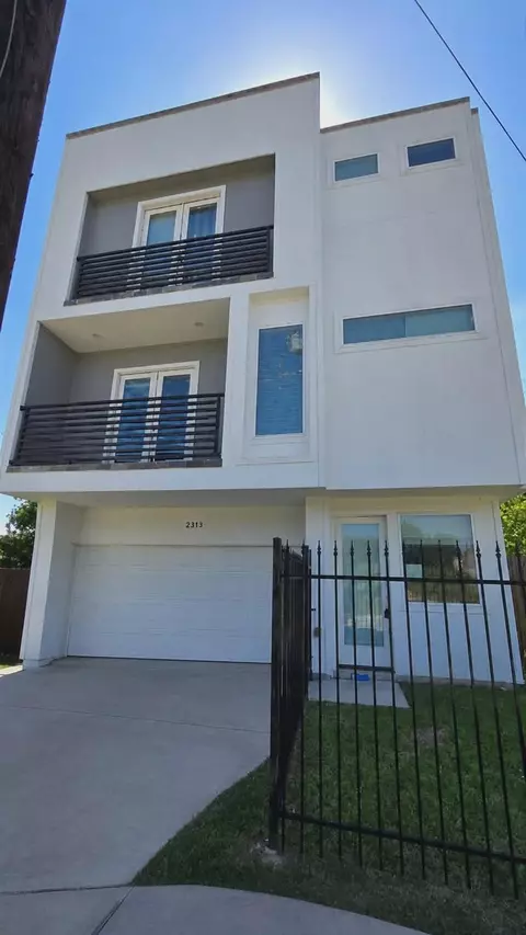 2917 Sauer St, Houston, TX 77004