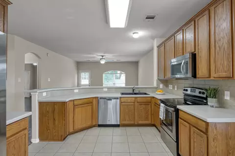 Kitchen - 631 Timberstand Ln, Spring, TX 77373 photo 4 of 4