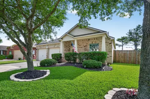 3209 Lone Trail Dr S, Texas City, TX 77591