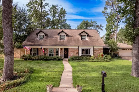 220 Elmwood St, Huntsville, TX 77320