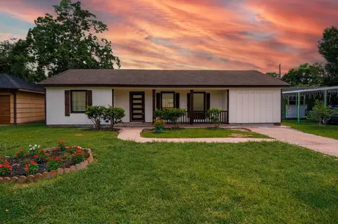 5618 Southbrook St, Houston, TX 77033