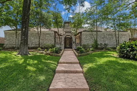 10007 Cedar Creek Dr, Houston, TX 77042