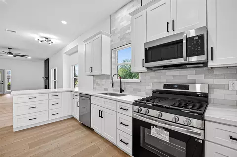 1522 New Cedars Dr, Houston, TX 77062