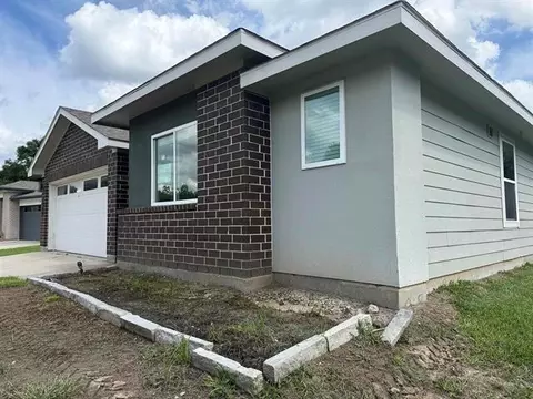 345 Silver Bridge Ct, Bridge City, TX 77611