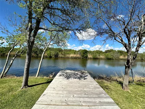 1910 Duncan Dr, Oyster Creek, TX 77541