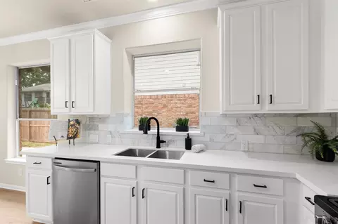 Kitchen - 19111 Emory Trl, Spring, TX 77388 photo 5 of 6