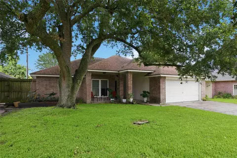 2118 Aberdeen Dr, League City, TX 77573