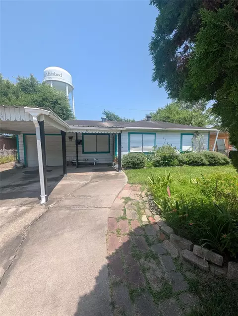 1102 Appomattox Dr N, Texas City, TX 77591