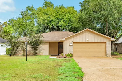 256 Freeman Blvd, West Columbia, TX 77486