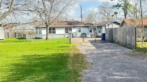 116 W Mahan St, Richwood, TX 77531