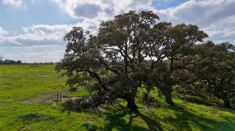 494 County Road 217c, Schulenburg, TX 78956