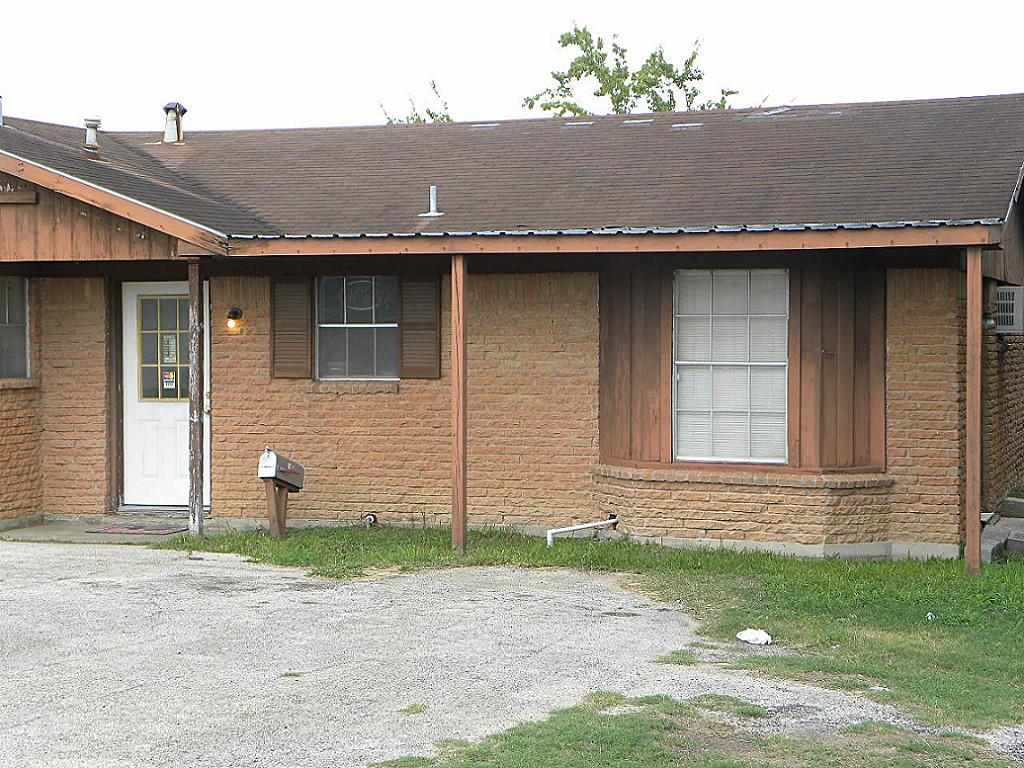 148 Austin St, Hempstead, TX 77445 photo 1