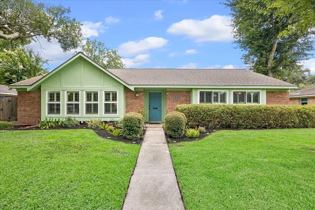 8114 Twin Hills Dr, Houston, TX 77071