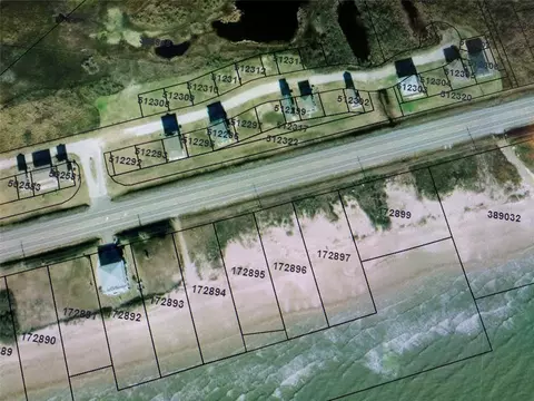 2521 Audubon Ave, Gilchrist, TX 77617