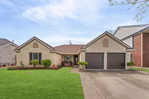 3823 Redbud Dr, La Porte, TX 77571