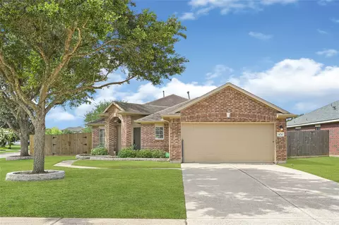 9135 Creekside Dr, Hitchcock, TX 77563