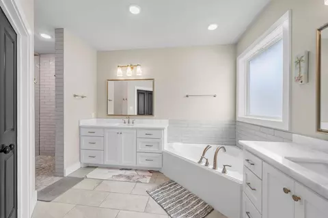 Bath - 10379 Bourbon Ln, Bryan, TX 77808 photo 2 of 5