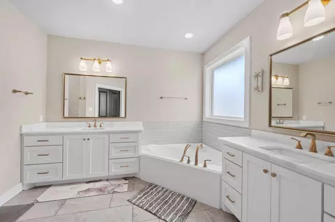 Bath - 10379 Bourbon Ln, Bryan, TX 77808 photo 1 of 5