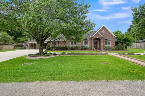 9832 W Shore Dr, Willis, TX 77318