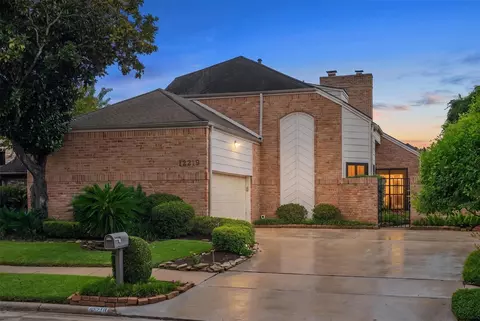 12219 Ravenmoor Dr, Houston, TX 77077