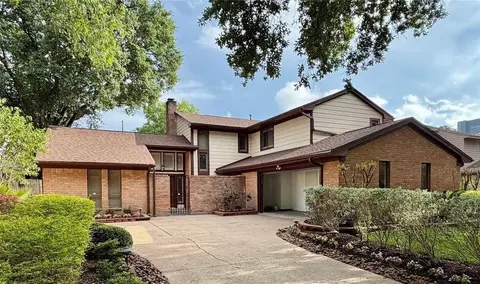 10315 Meadow Lake Ln, Houston, TX 77042