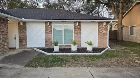 16406 Maplemont Dr, Houston, TX 77095