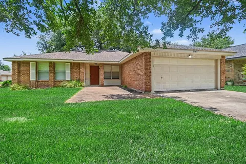 16715 Manowar Ln, Friendswood, TX 77546
