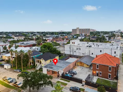2219 Sealy St, Galveston, TX 77550
