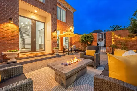 983 S Post Oak Ln, Houston, TX 77056