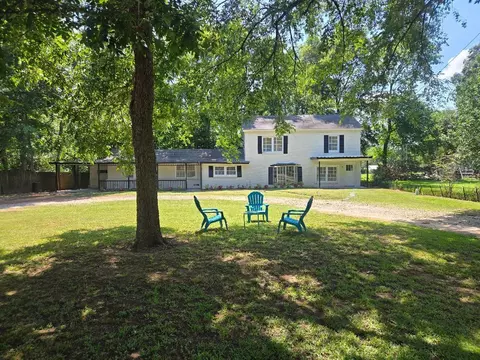 501 S 10th St, Crockett, TX 75835
