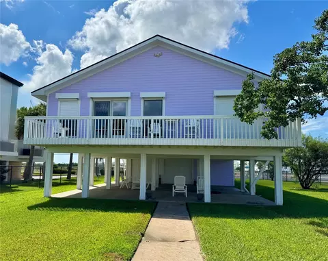 9920 Airways Ln, Galveston, TX 77554