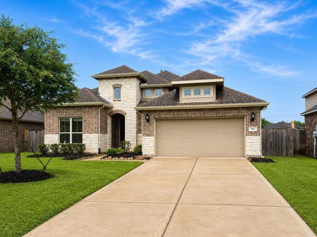 320 Woodway Dr, League City, TX 77573