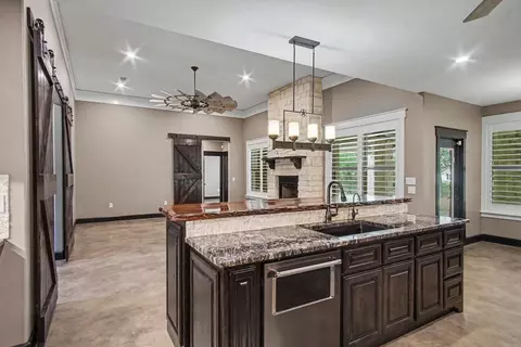 Kitchen - 184 Bridgepoint, Onalaska, TX 77360 photo 4 of 5
