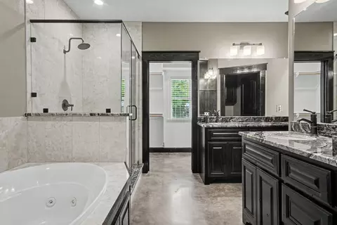 Bath - 184 Bridgepoint, Onalaska, TX 77360 photo 3 of 4