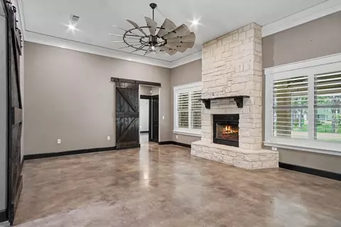 Living - 184 Bridgepoint, Onalaska, TX 77360 photo 3 of 3