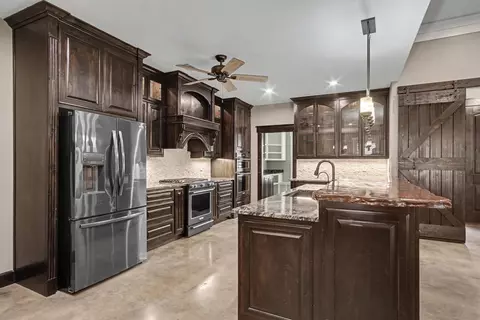 Kitchen - 184 Bridgepoint, Onalaska, TX 77360 photo 2 of 5