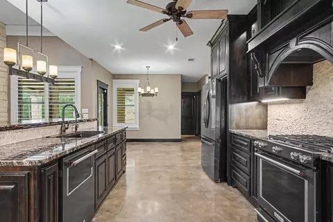 Kitchen - 184 Bridgepoint, Onalaska, TX 77360 photo 3 of 5