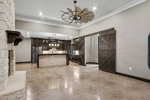 Living - 184 Bridgepoint, Onalaska, TX 77360 photo 1 of 3