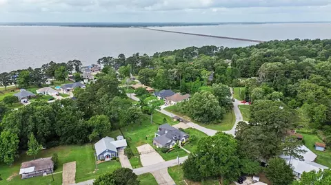 View/Area - 184 Bridgepoint, Onalaska, TX 77360 photo 5 of 6