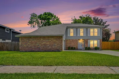 202 Civil Dr, League City, TX 77573