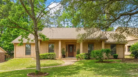 105 Greenbriar Dr, Montgomery, TX 77356