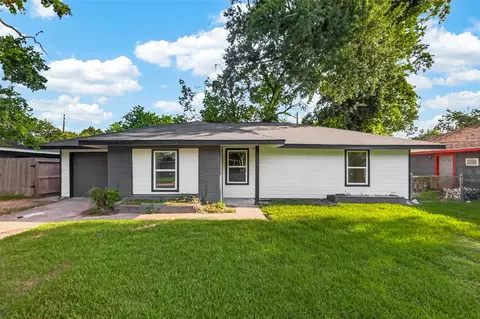5751 Thrush Dr, Houston, TX 77033