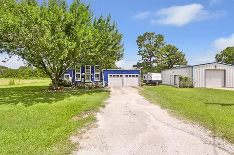 275 Commerce Ln, Highlands, TX 77562