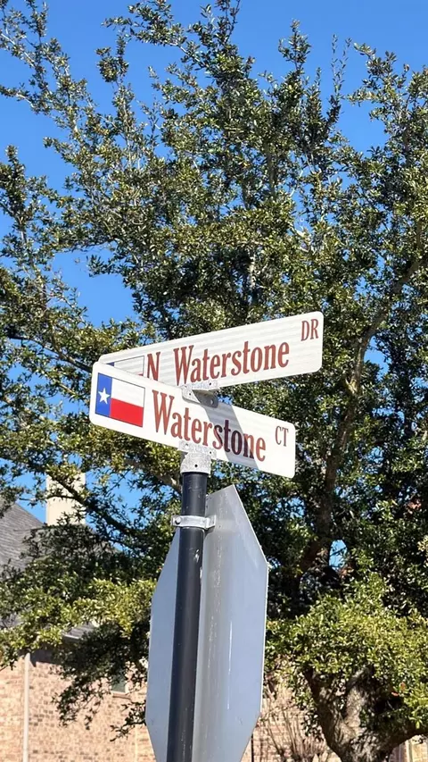 6 Waterstone Ct, Montgomery, TX 77356