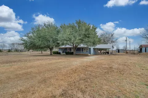 3242 E Fm 696, Lexington, TX 78947